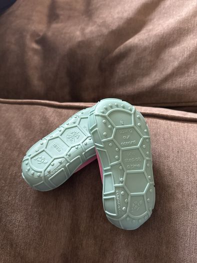 socks in a shell size 18-24 months