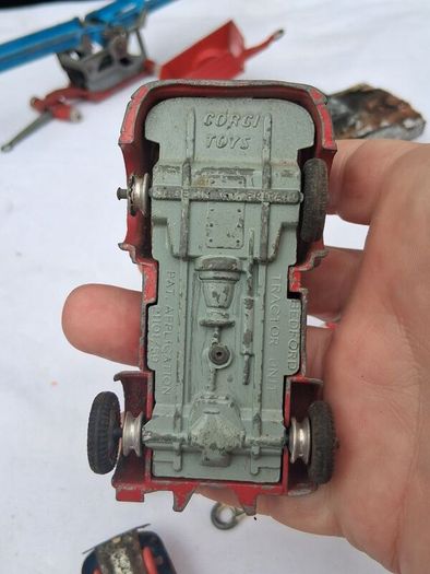 Vintage Diecast Toy Collection (Dinky,Lesney,Mecanno,Corgi) 22 Pieces