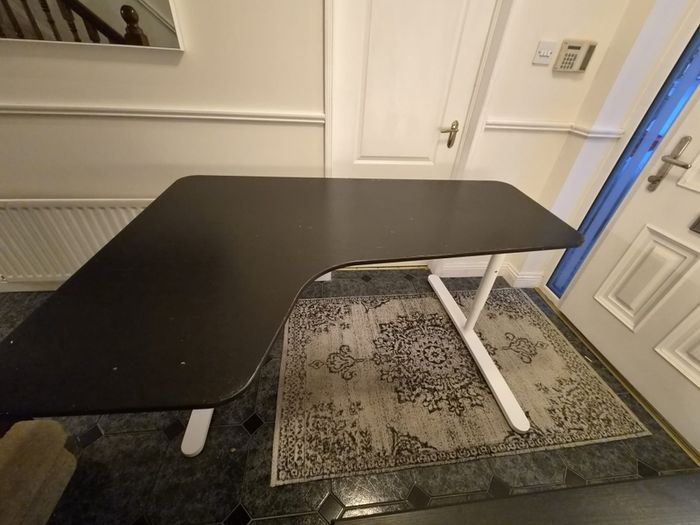Desk. IKEA Bekant