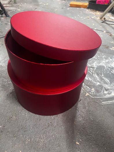 Hat boxes round two sizes. 3 colours