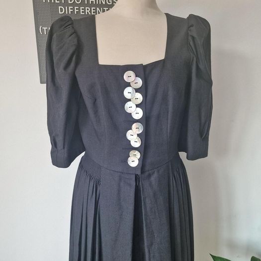 VINTAGE Portrait of a Lady on Fire black linen dress mother of pearl buttons full dirndl skirt 18th-century Made in Austria M medium