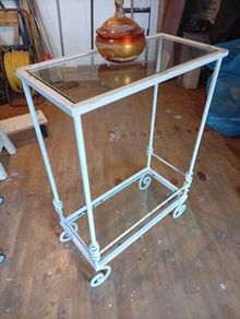 iron display stand