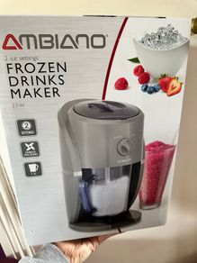 Frozen drinks maker