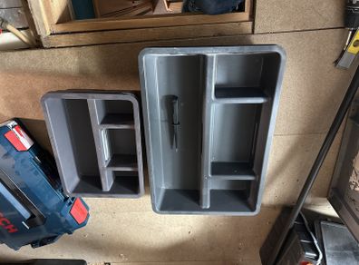 4 divided carry trays 2 large  medium heavy plastic with center carry Handel