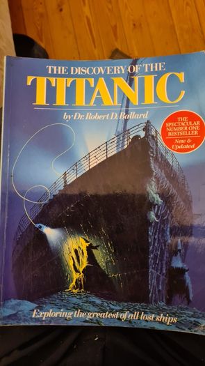 The Discovery Of The Titanic By Dr Robert Ballard. Large Volume Paperback Book In Good Condition. 32.
