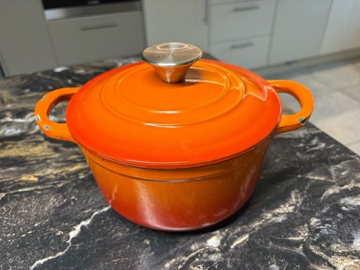 2L Cast Iron Dutch Oven With Lid