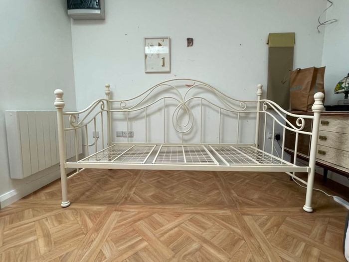 Cream Day Bed - Single