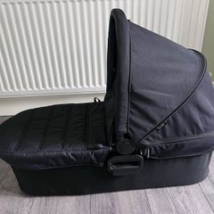 Baby jogger carrycot / bassinet for double buggy