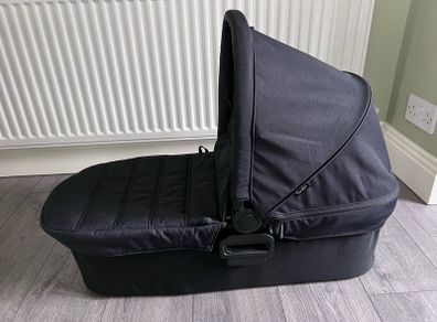 Baby jogger carrycot / bassinet for double buggy