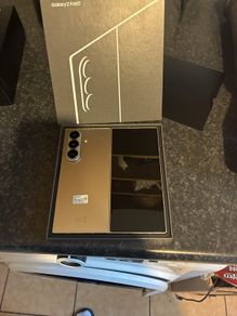 samsung galaxy z fold 7 1 month old with receipt 512gb