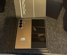 samsung galaxy z fold 7 1 month old with receipt 512gb