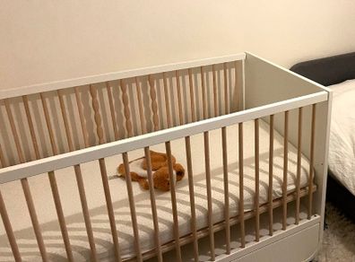 IKEA MYLLRA Cot with large drawer in white - Excellent Condition
