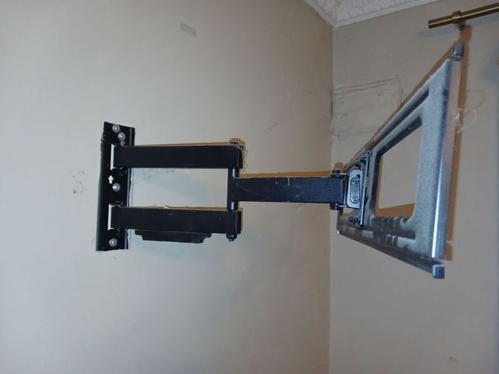 tv mounting bracket