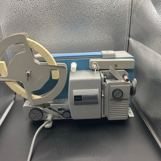 Vintage Ricoh Trioscope Halogen 8mm Film Projector  1970s Retro Gem