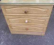 chest of drawers