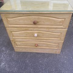 chest of drawers