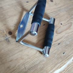 Double D row handle