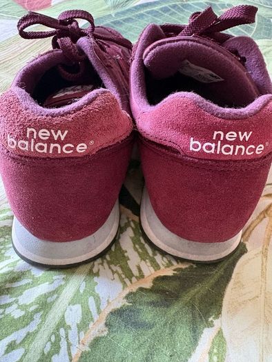 Burgundy New Balance 373
