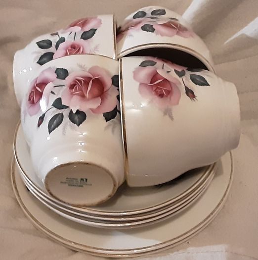part set arklow Pottery ( ten pieces  )