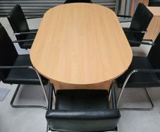 Boardroom/Meeting Room Table & 6 Chairs.