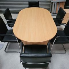 Boardroom/Meeting Room Table & 6 Chairs.