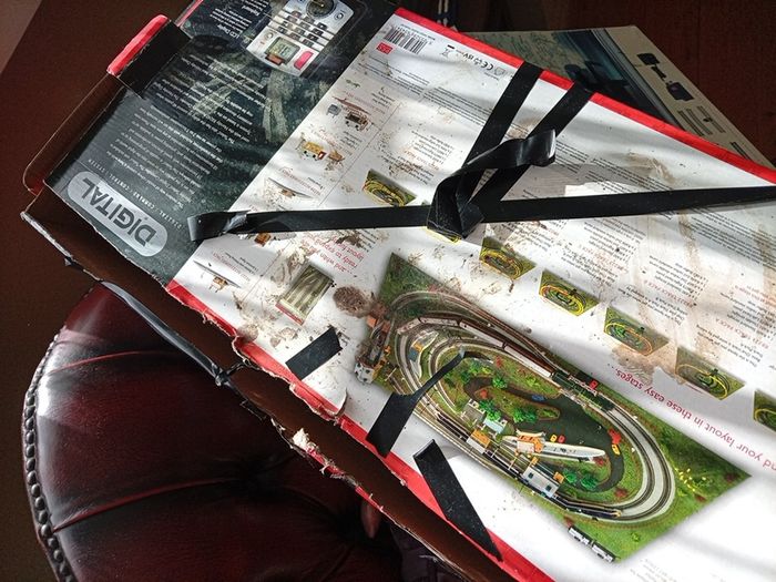 Train sets empty boxes