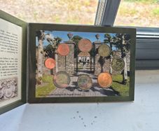 Ireland : Official Mint Set 2005. Heywood Gardens , Laois