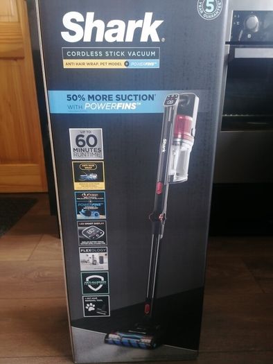 Shark IZ300UKT vaccum cleaner BNIB