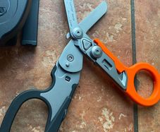 Leatherman raptor