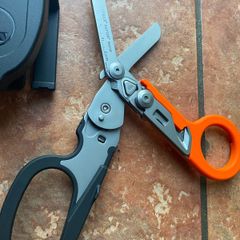 Leatherman raptor