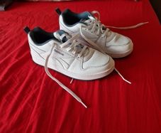 Boys Reebok runners size 5