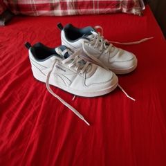 Boys Reebok runners size 5