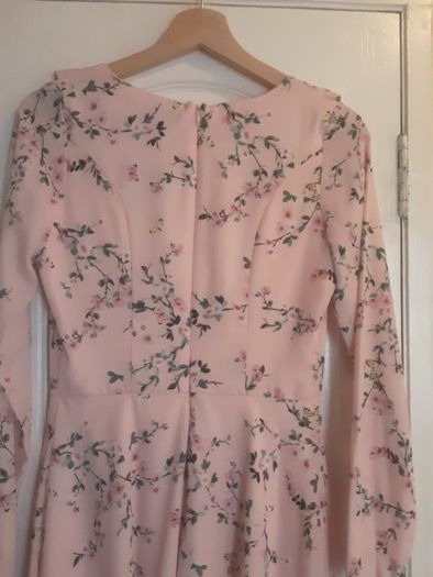 Dress/Floral Long Sleeved Dress .. Size: 8 UK .. 36 EU .. Length: 34 ins