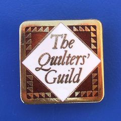THE QUILTERS' GUILD - membership enamel badge (c.1979). Scarce.