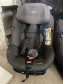 Maxi Cosi axissfix swivel car seats x2