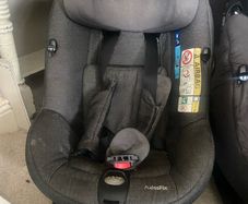 Maxi Cosi axissfix swivel car seats x2
