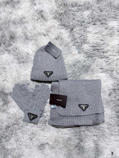 Hat scarf and gloves