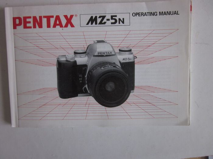 Pentax MZ 5n SLR 35mm Film Camera 28 -70 mm Pentax Lens Vintage