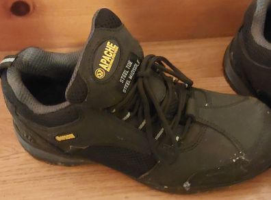 Safety boots