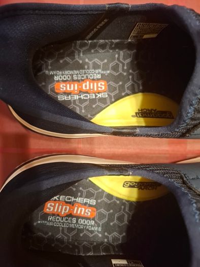 SKECHERS Slip-Ins - Size 9 - Excellent - As NEW