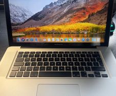 Apple MacBook Pro Early 2011 15-inch, Quad Core i7  500GB HDD MS OFFICE