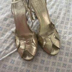 Office gold heel