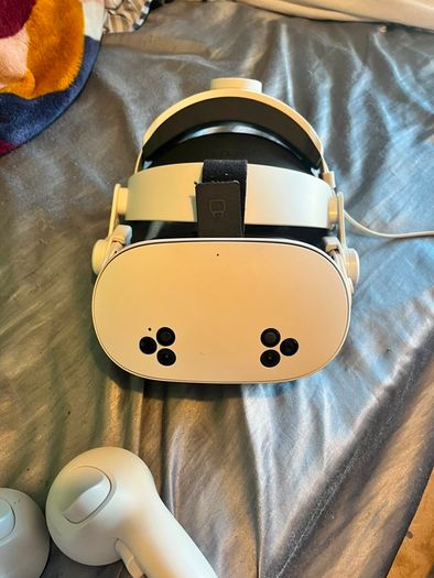 Meta quest 3s with battery pack headband