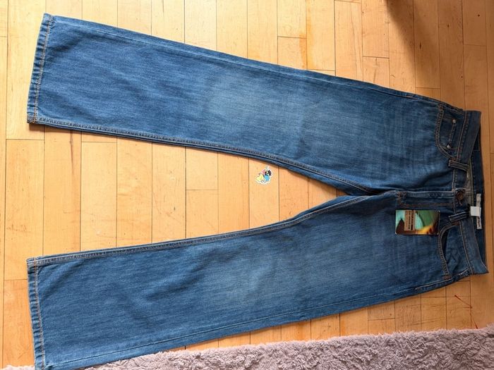 DKNY Madison Jean 32x32