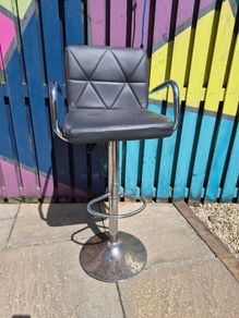 bar stool