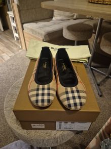 Burberry girls shoes