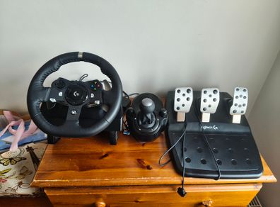 Logitech g920 wheel, pedals & shifter