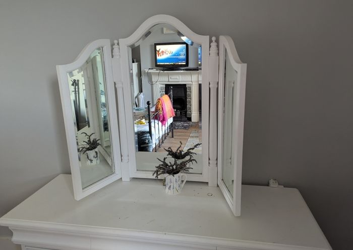dressing table