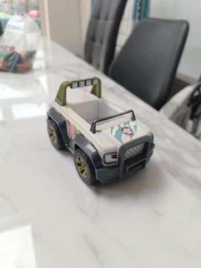 PAW PATROL characters and cars
