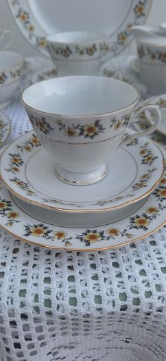 Vintage 21pce Fine Porcelain Teaset Yellow Floral & Gold Trim. 1970s- 1980s